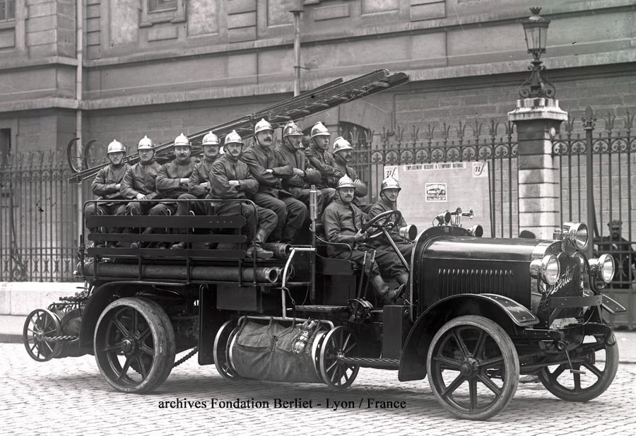 Camion Berliet CBA des sapeurs-pompiers de Lyon vers 1922